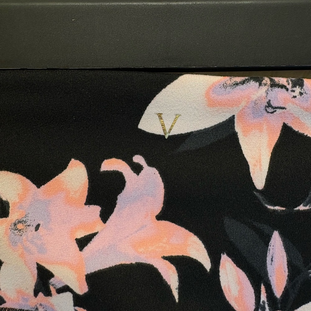 Victoria’s Secret Floral Athleisure Leggings | Yoga | | Lightweight | Medium - Picture 10 of 13